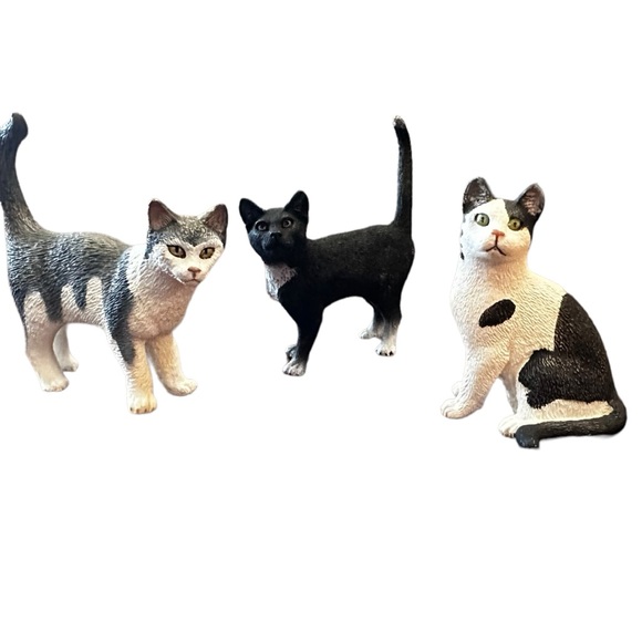 SCHLEICH & SAFARI - BUNDLE OF 37 ANIMALS INCLUDE HORSES, ELEPHANTS, CATS, & DOGS - Picture 5 of 16